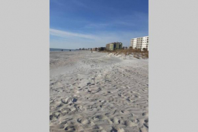 Wave Resort, Studio A2, Beach steps away!Pool+WiFi